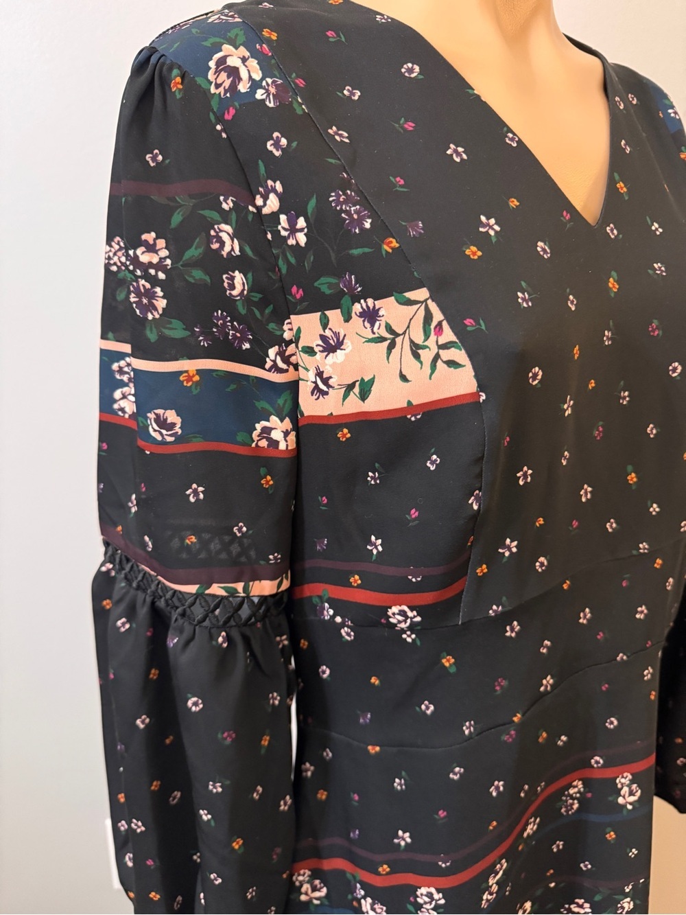 Ella Moon Maxi Dress Black Floral Medium Long Sleeve - Picture 3 of 6